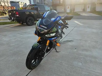 This 2020 Yamaha YZF-R3 Monster Edition is in excellent condition with just 1,300+ KM on the odomete...