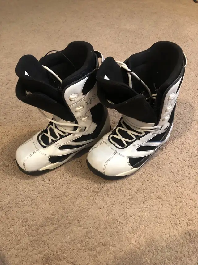 Adult/ Teen Men’s White Morrow Snowboard Boots (Size 10) in Snowboard in Calgary - Image 3