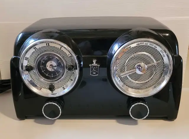 Vintage Crosley Dashboard Bakelite Clock/Radio/ Cassette Player  in Arts & Collectibles in Oshawa / Durham Region - Image 4