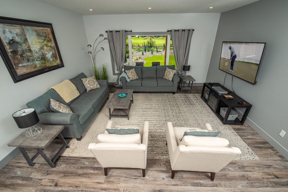 BEAUTIFUL FULLY FURNISHED 2-BEDROOM SUITE – SHADOW MOUNTAIN, 2
