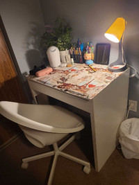 Small room desk 