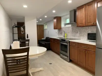 North York centre 2 bedroom basemenrt aprtment for rent