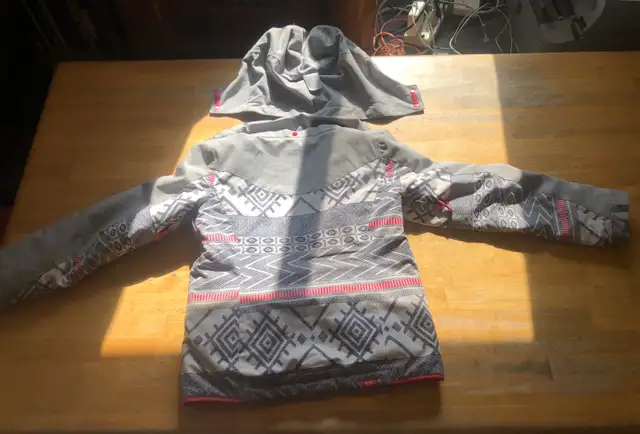 ROXY SKI JACKET SIZE 10/M in Ski in Banff / Canmore - Image 6