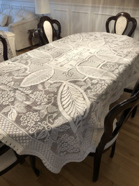 BRAND NEW WHITE EMBROIDERED NAPPE 89”x68”