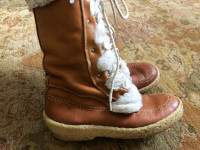 Woman’s sized 9 winter boots
