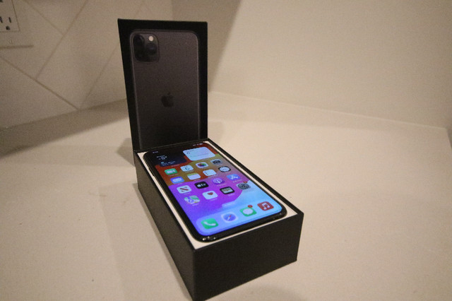 iPhone 11 Pro Max 256 GB - includes Box &amp; Case in Cell Phones in Calgary - Image 3