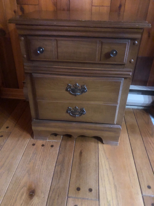 Bureau de chevet dans Bureaux  à Laurentides