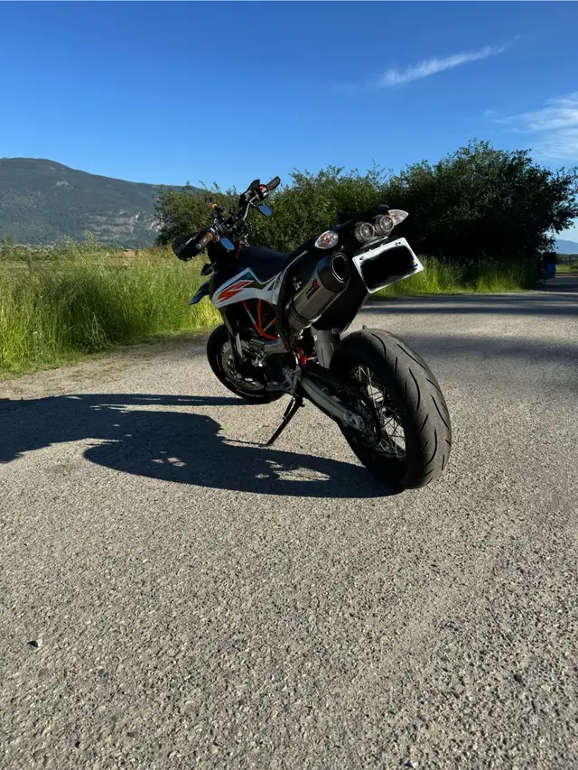 KTM Super Moto - SMC R 690 in Street, Cruisers & Choppers in Vernon - Image 4