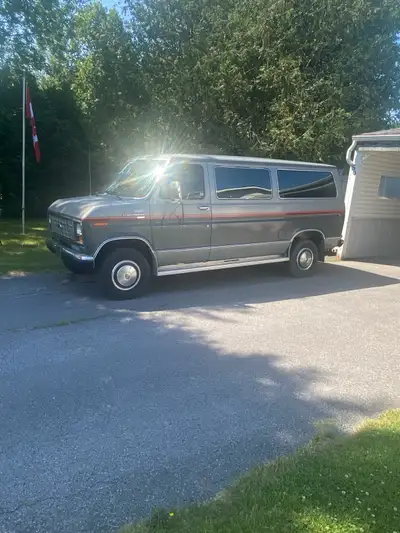 I do speak English ! Ford Club wagon E250 1987 (rare) 351 Windsor 163,000 km, Transmission C6 5 pass...