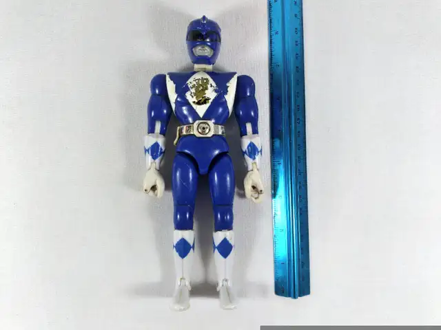 Mighty Morphin Power Rangers Billy Blue Ranger 8" Action Figure in Arts & Collectibles in Moncton - Image 4