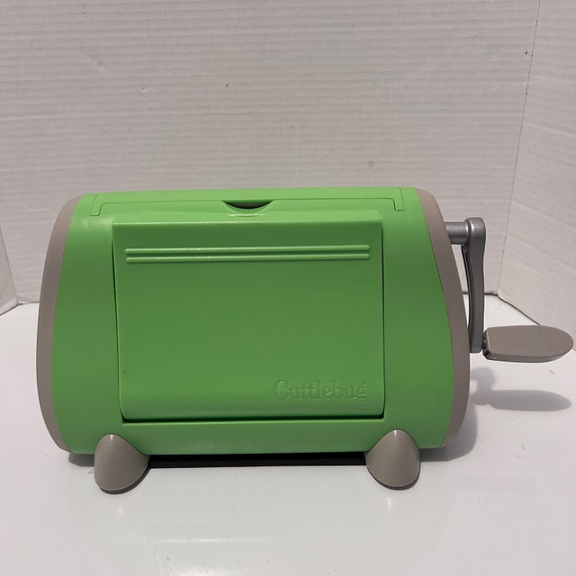 Green cuttlebug machine in Hobbies & Crafts in Markham / York Region