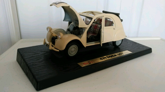 Citroen 2CV 1952 1:18 diecast model car in Arts & Collectibles in City of Toronto - Image 4