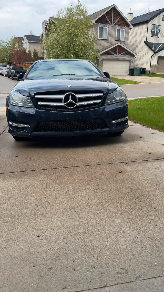 Mercedes Benz C250, excellent condition, no accidents, carfax at62863217309185122