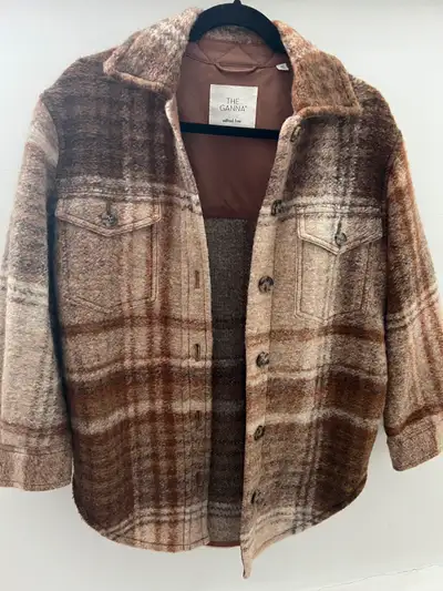 Size: 2XS Rarely worn and in excellent condition Feel free to msg!