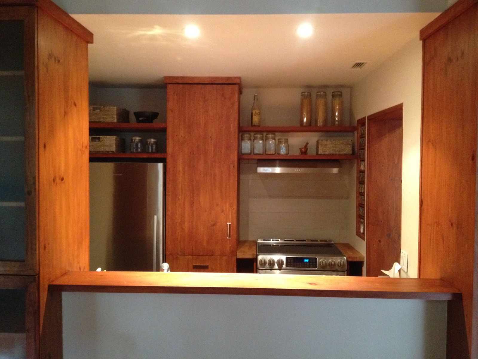 Bedroom in a fully furnished apartment – walk to McGill — photo 2