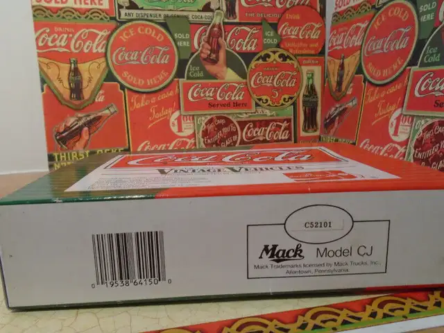 Semi remorque coca-cola Mack truck modele CJ in Arts & Collectibles in Lévis - Image 6