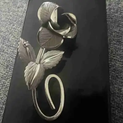 925 silver brooch with 1 diamond, View more