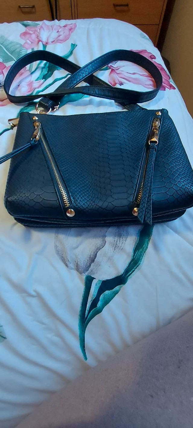 Crossbody bags in Women's - Bags & Wallets in Thunder Bay