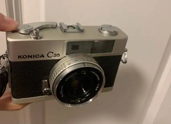 Konica C35 Rangefinde Film Camera HEXANON 38mm f/2.8 in Cameras & Camcorders in Burnaby/New Westminster - Image 2