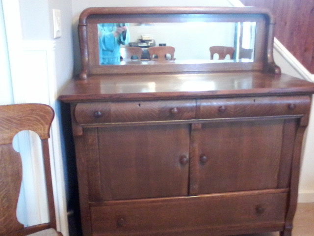 Antique oak dining room set in Dining Tables & Sets in Belleville - Image 3