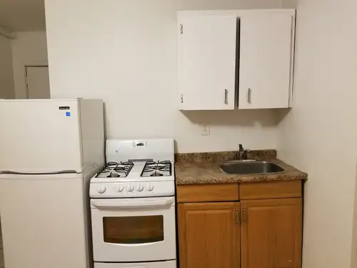 Toronto Downtown Bachelor Studio Available Now $1395 Utility inclusive . Close to Bloor/Yonge St. *U...