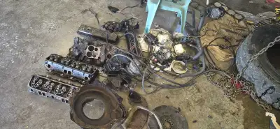 Full 5.7/350 mercruiser engine, manifolds and all accessories Pre vortec Also alpha 1 gen 1 Complete...