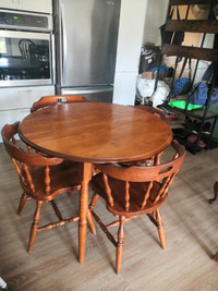 Dining Table and 4 chairs with extension leaf