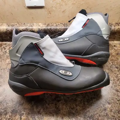 Brand new Salomon EUR 44 SNS Profil Cross Country Ski Boots