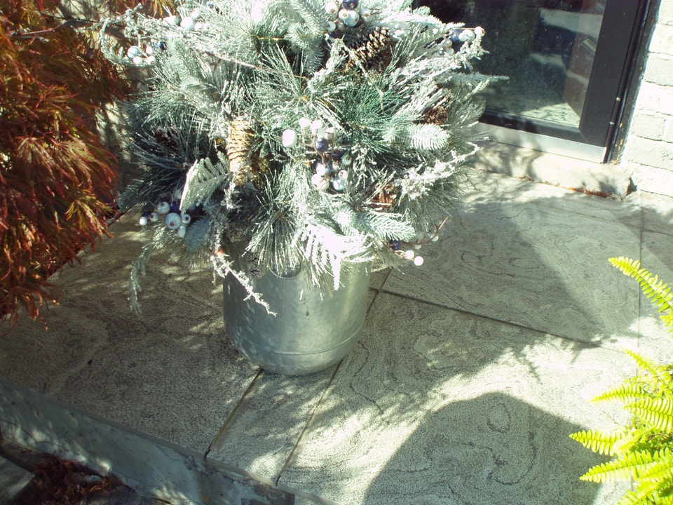 CHRISTMAS OUTDOOR DECOR**gorgeous | Outdoor Décor | Hamilton | Free ...