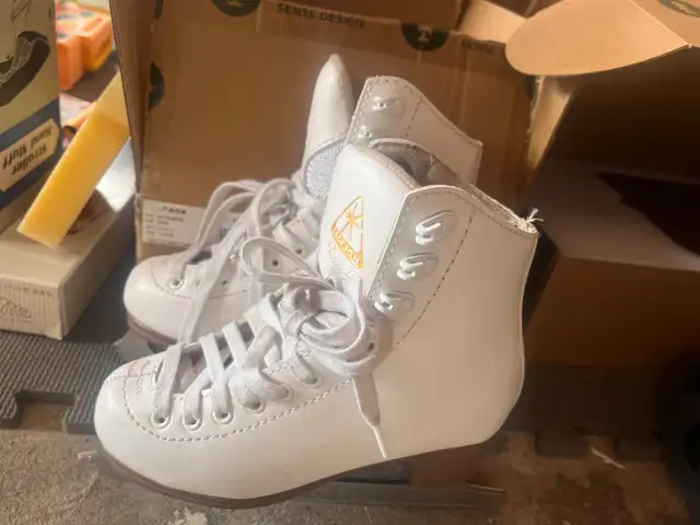 Jackson Ultima Figure Skates - Youth/Toddler Size 13 in Skates & Blades in Calgary - Image 2