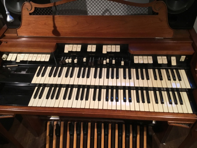 Orgue Hammond E-100 dans Pianos et claviers  à Ville de Montréal
