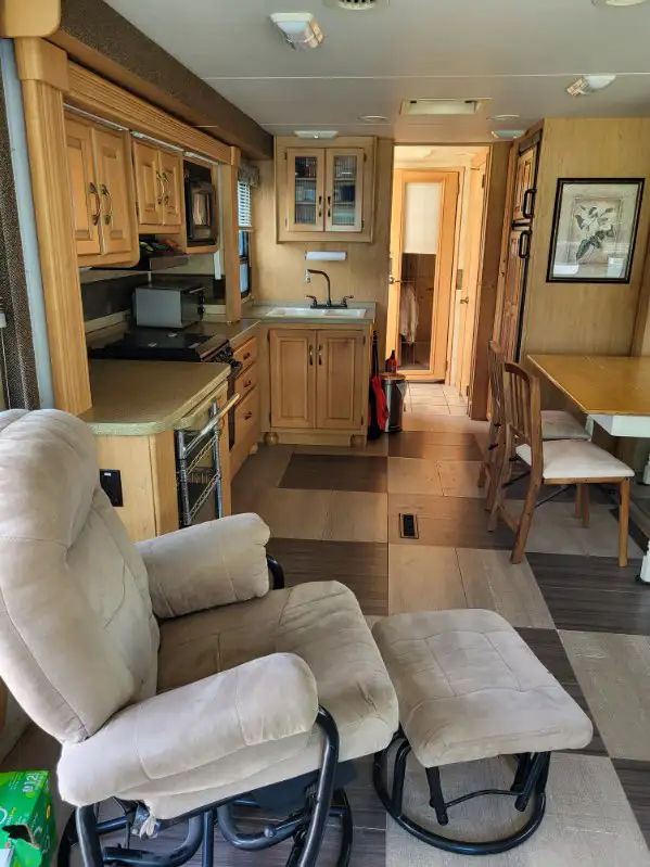 Prêt pour l’aventure Damon Challenger 2006 in RVs & Motorhomes in Saint-Jean-sur-Richelieu - Image 4