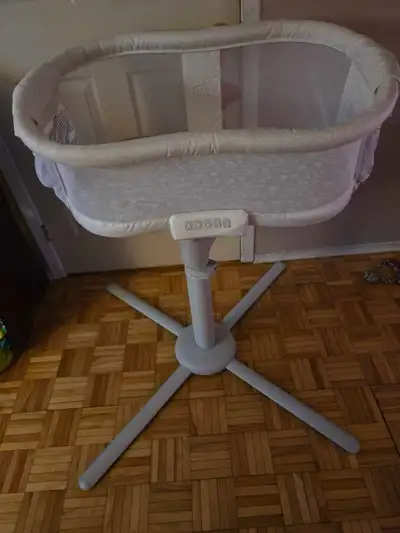 Halo baby bassinet - Basicly new!, View more
