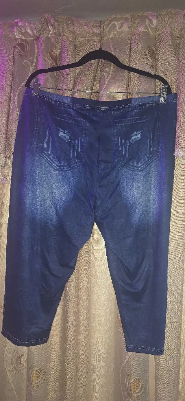 Denim Print Capri Leggings 3x in Women's - Bottoms in Mississauga / Peel Region - Image 3