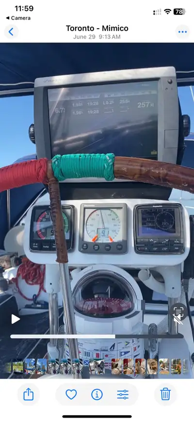 1985 Hunter 40 Design innovations and structural engineering were cornerstones for the Legend 40. De...