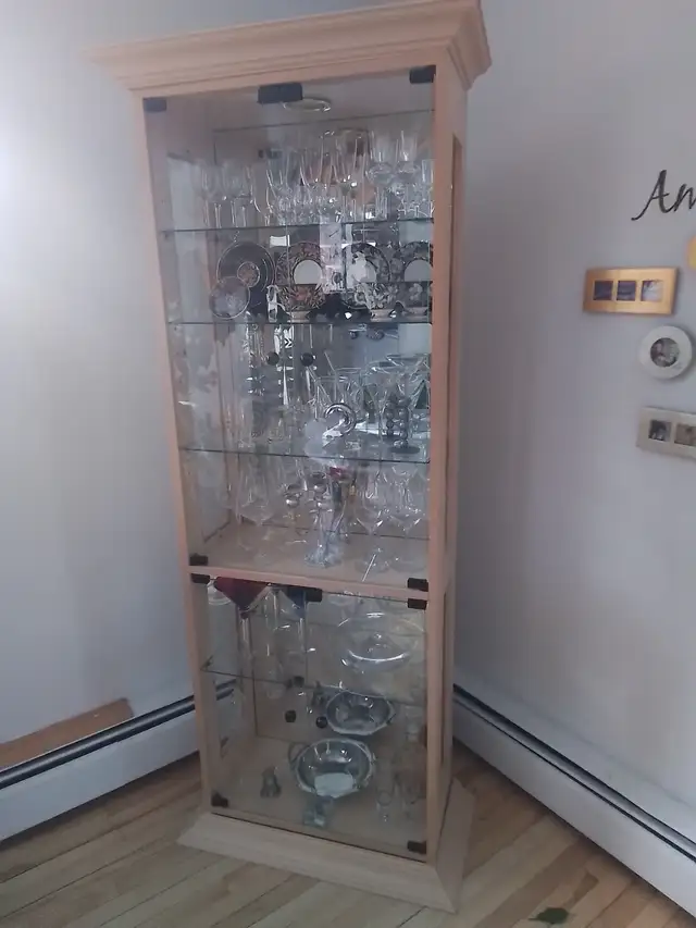 Armoire d'appoint vitrée in Dressers & Wardrobes in Sherbrooke - Image 3