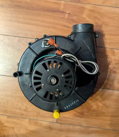 In excellent condition! Installation available by a licensed HVAC Tech. Location: L4J9B3, Vaughan,ON...