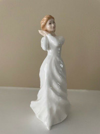 Royal Doulton Figurine Sentiments Sweet Dreams HN3394