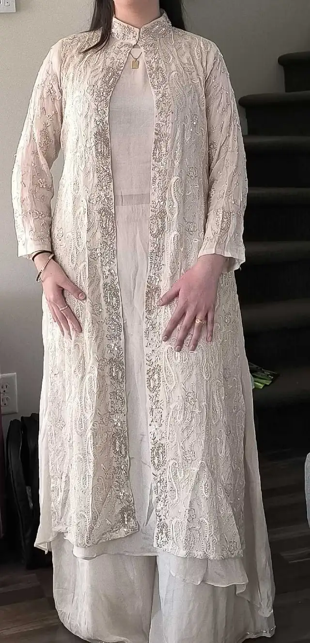 3 pc Designer outfit in Ivory  in Wedding in Edmonton - Image 3