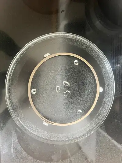 Microwave Tray(13.5”/34.5cm)+ Ring(8.75”/22.25cm) in good condition.. $5(cash only)