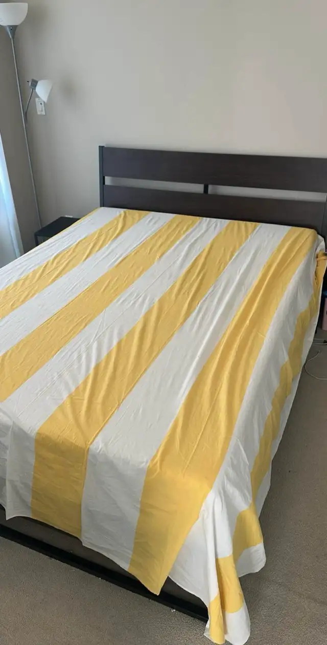 Queen bed frame with headboard - Dark brown espresso wood  in Beds & Mattresses in Burnaby/New Westminster - Image 3