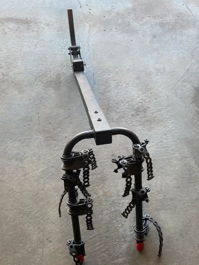 Yakima 4-Bike Hitch Mount Carrier, Tilting Bike Rack in Other in Edmonton - Image 2