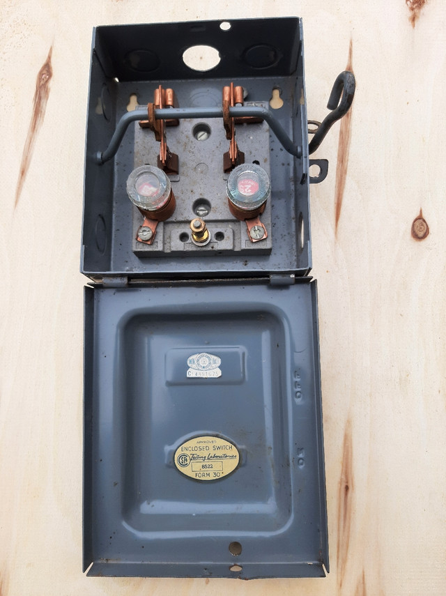 30 amp 115/230 volt fused switch in Electrical in Oshawa / Durham Region - Image 2