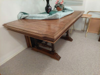 Oak dining room table with 6 chairs