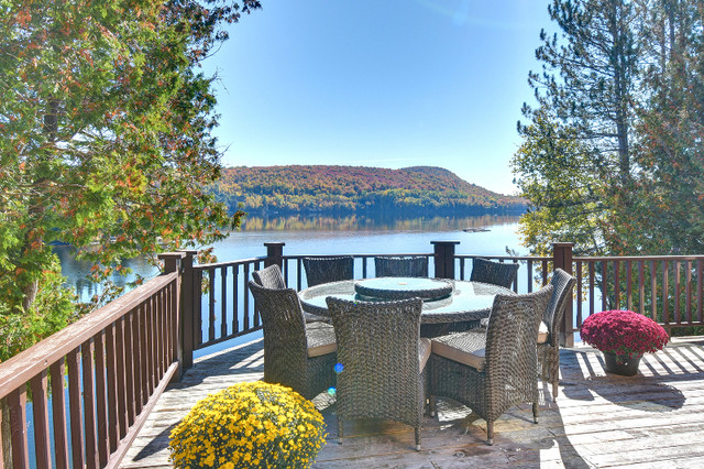 Chalet à louer au bord du lac Labelle à 20 min de Mont-Tremblant dans Locations temporaires  à Val-d'Or