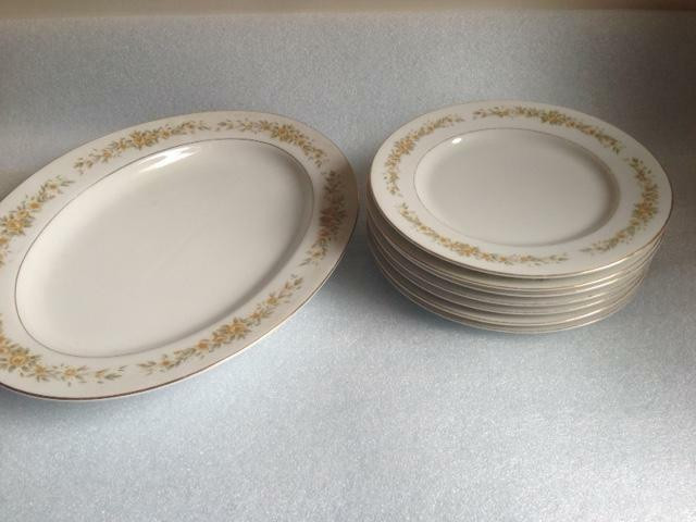 7x Golden Rose MITA FINE CHINA Of Japan Oval Serving/Salad Plate in Arts & Collectibles in Markham / York Region - Image 2