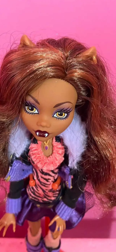 LIKE NEW CONDITION GORGEOUS 2021 BOORIGINAL CREEPRODUCTION CLAWDEEN WOLF MONSTER HIGH DOLL SHES IN P...