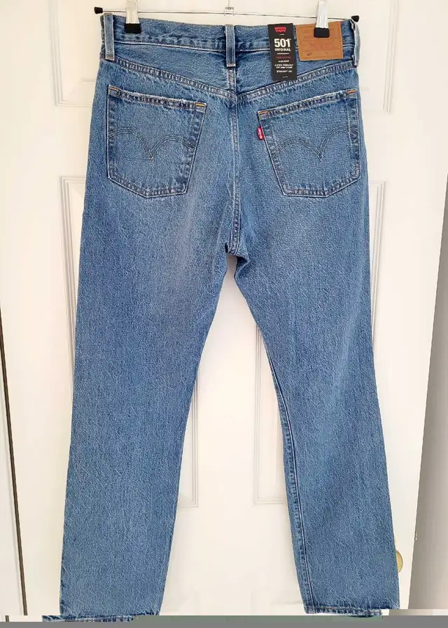 NEW Levi's Jeans High Rise Size 28 in Women's - Bottoms in City of Toronto - Image 4