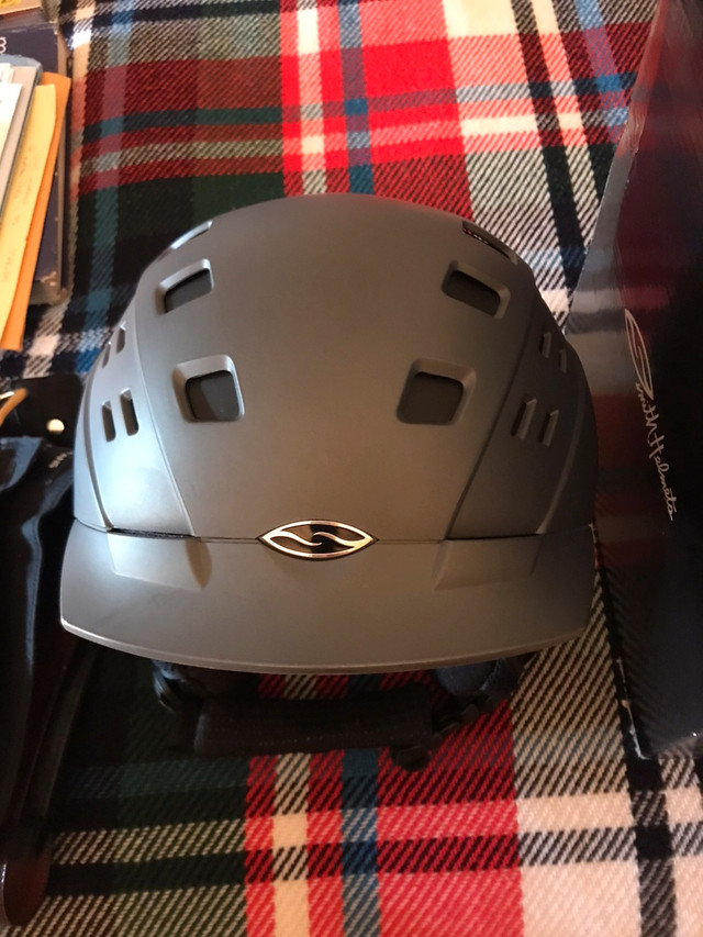 Smith Winter Sports Helmet (51 - 55 cm) in Other in Ottawa