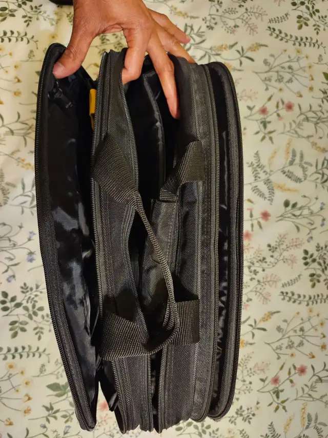 Laptop case 15.6 in in Laptop Accessories in Mississauga / Peel Region - Image 3